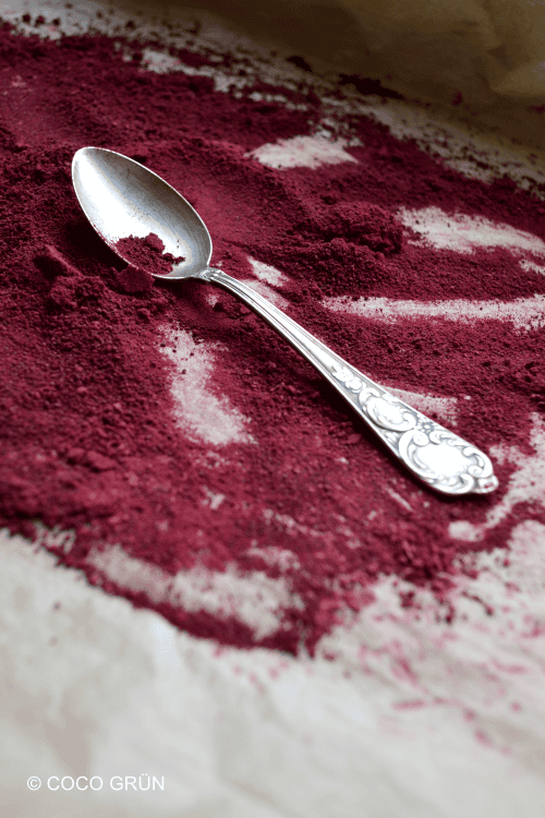 Rote Bete Salz mit Löffel